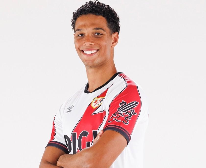 167棋牌网页版-官方：埃托奥之子艾蒂安-埃托奥租借加盟黄潜，他将为B队效力